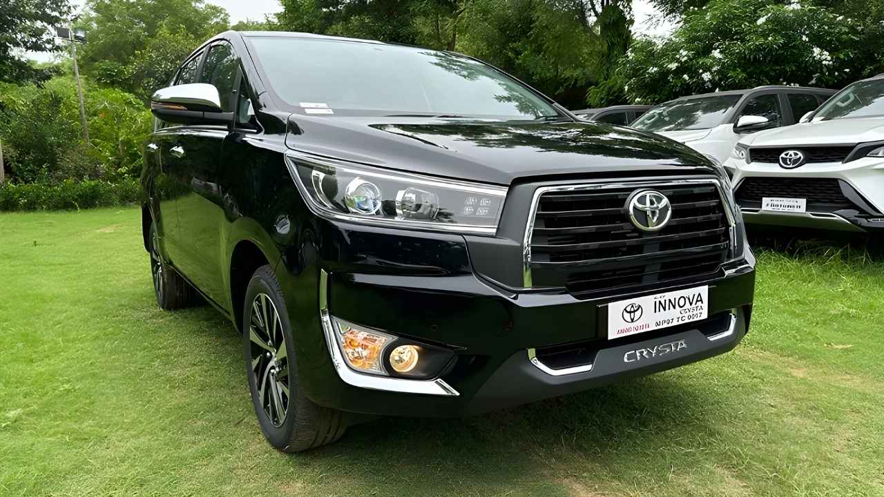 New Toyota Innova Crysta 2026 Debuts with Premium 8-Seater MPV Offering 15.6kmpl Mileage