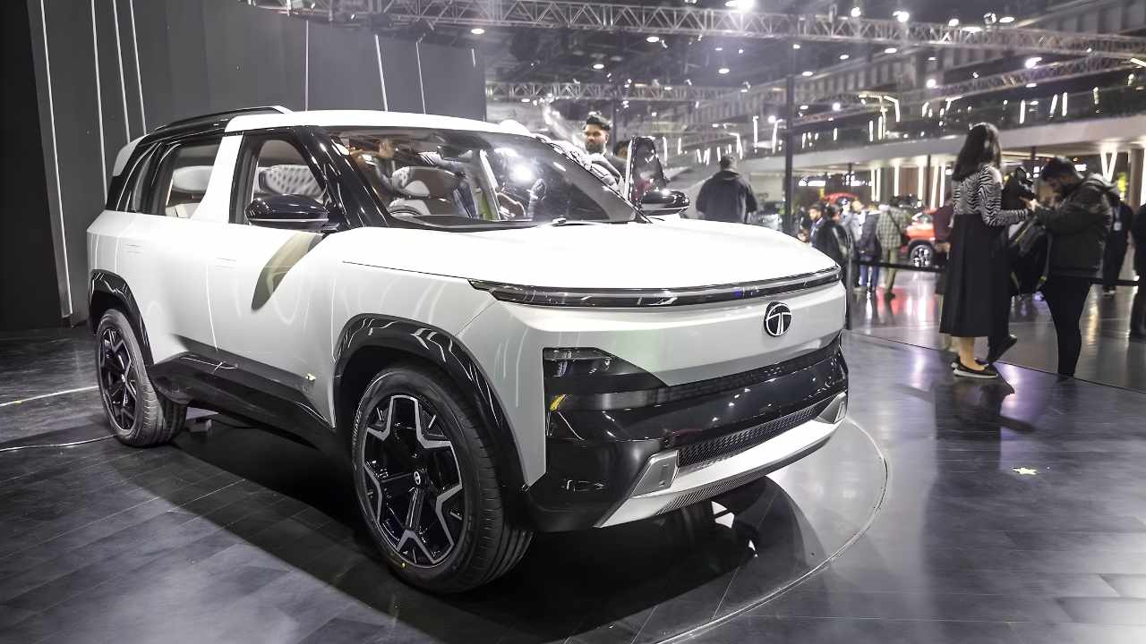 Tata Sierra EV 2026 Debuts with Dual Motor Setup, 500 km Mileage & Advanced SUV Design